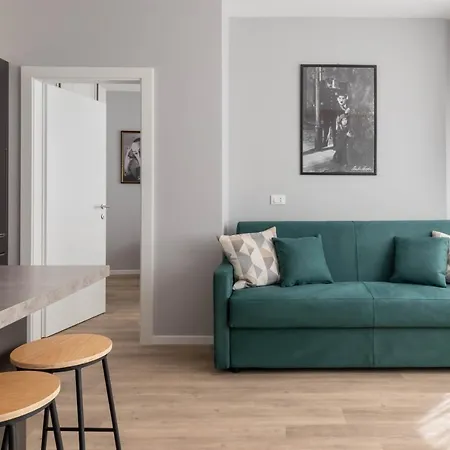 Iris Apartment *