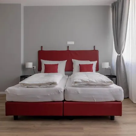 Iris Apartment *