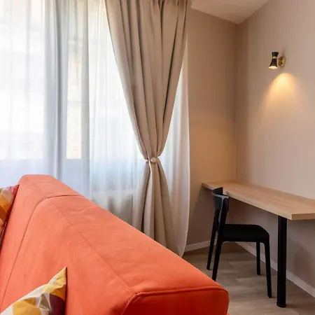 Iris Apartment *