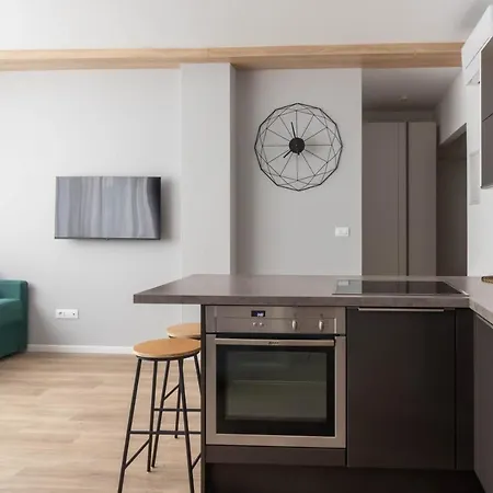Iris Apartment *